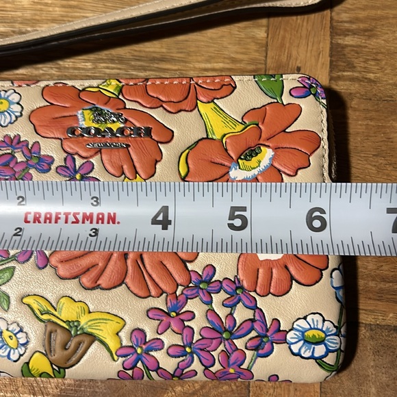 Coach Zip Leather Floral Wristlet BNWT BEAUTIFUL - Picture 7 of 10